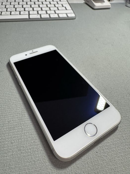 iPhone 8, 64GB, argintiu, baterie 94%