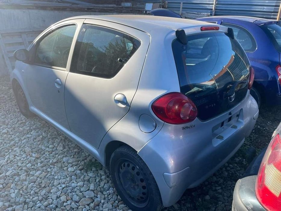 Toyota aygo 1.0i НА ЧАСТИ