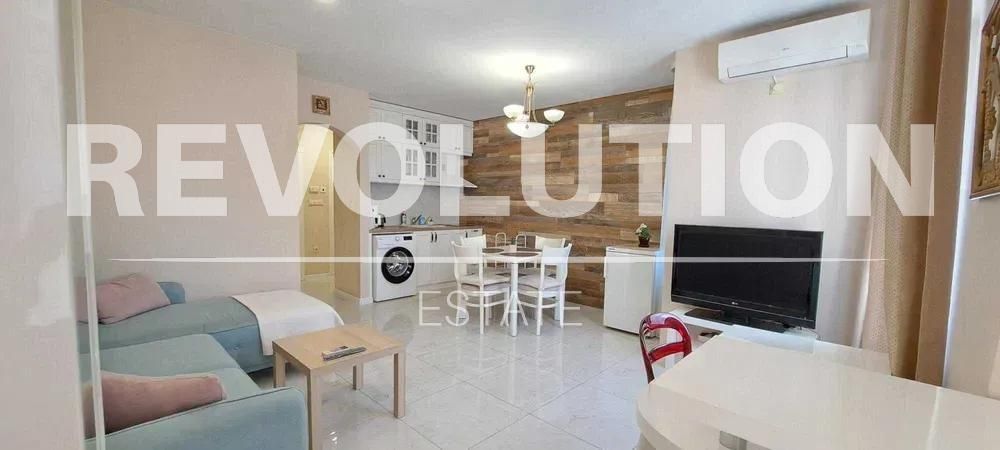 Дава се под наем Тристаен апартамент в Варна, Център - 100 кв.м за 847.62 € - Снимка #4