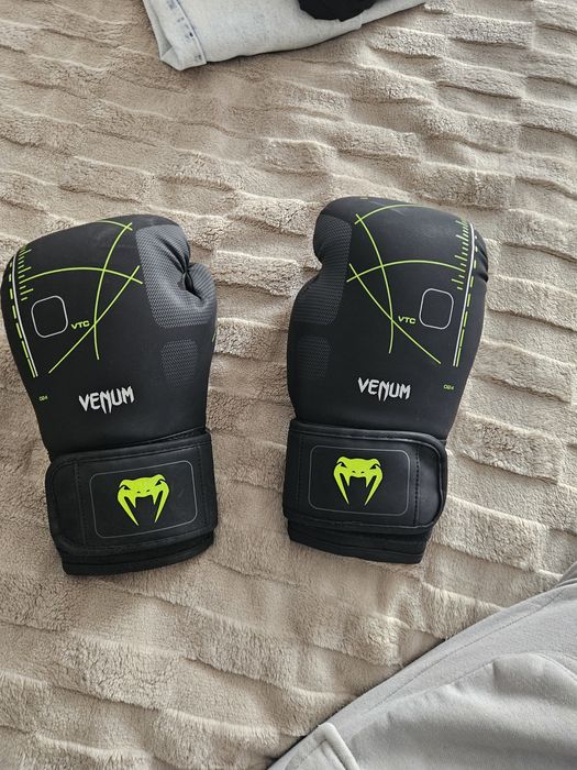 Боксови ръкавици