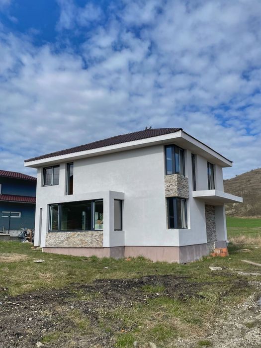 Casa de vânzare la intrare în Corpadea cu 700m2 teren