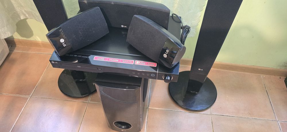 LG 5+1, DVD система за домашно кино HT503PH-DH