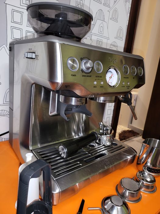Полупрофесионална кафемашина с кафемелачка SAGE Barista Express