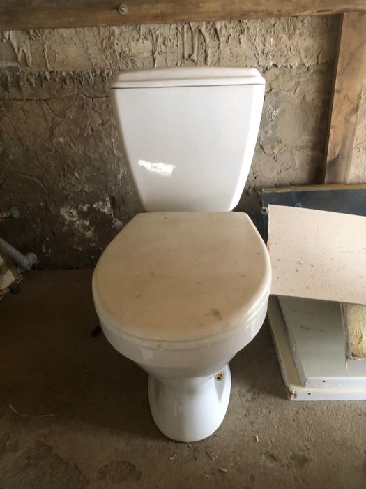 Унитаз с бочком.