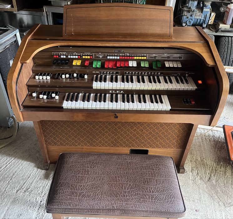 Pianina ELKA , impecabila