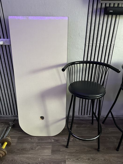 Продам барные стулья и стойку