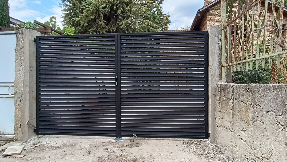 Плъзгащи врати,Парапет.Огради.Капаци за шахти идр..Оградии,Огради