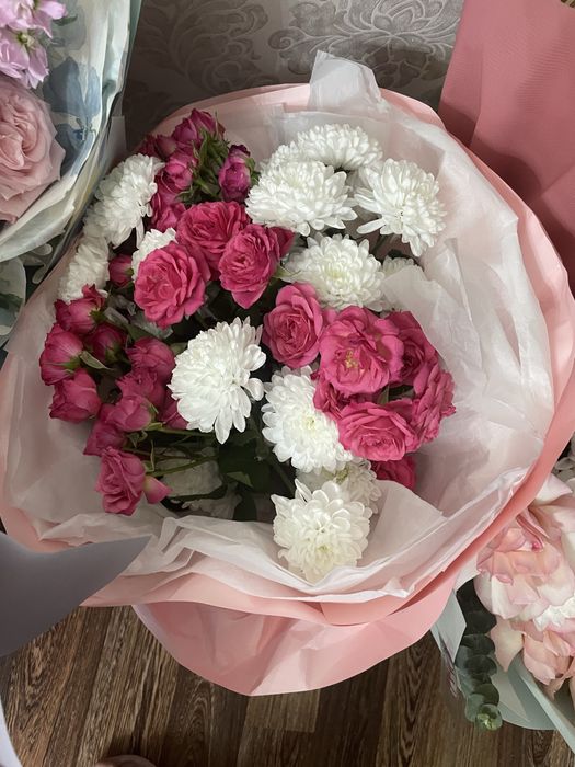 Букеты свежие цена договорная