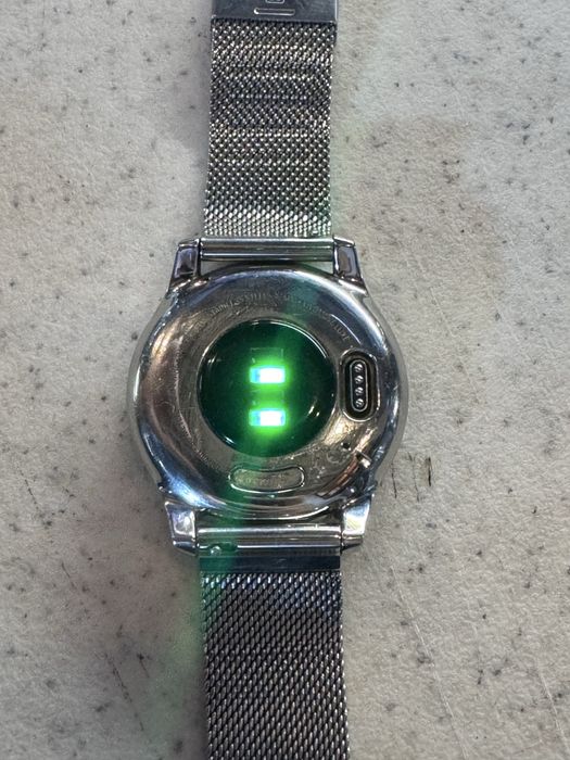 Часы Garmin vivomove luxe