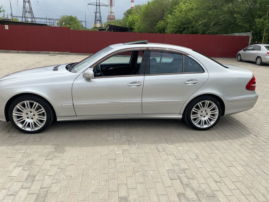 Продам оригинальные ветровики w211