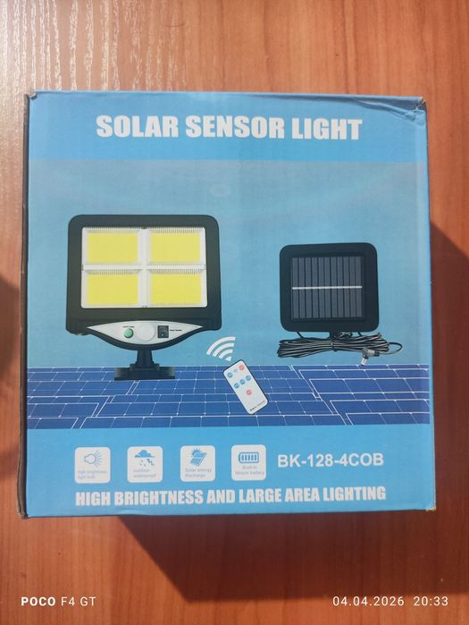 LED соларен прожектор с 4 COB лампи+сензор за движение+соларен панел