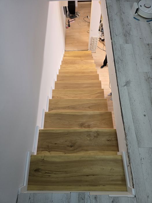 Scări interioare din lemn masiv