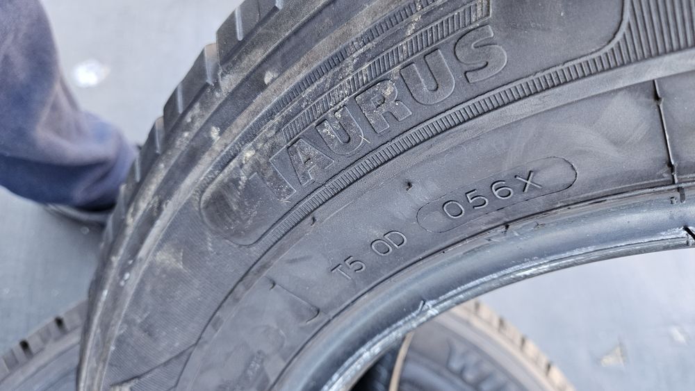 2бр гуми 215 65 16С таурис дот 21