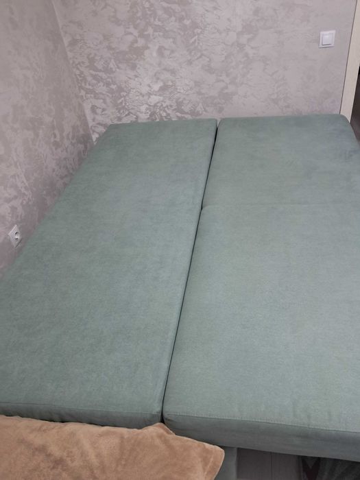 Диван в спальню или гостинную