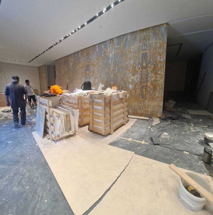 Укладка кафельной плитки на пол стены, кафельщик, мраморщик, гранитчик