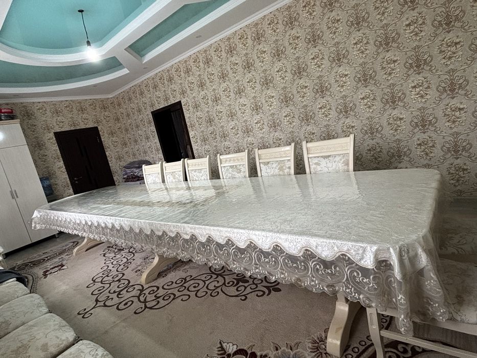 Стол для зала и гостинный