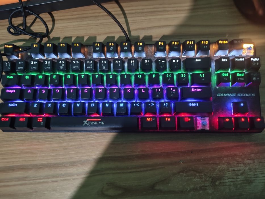 Tastatura xstrike cu led (fara 2 taste )