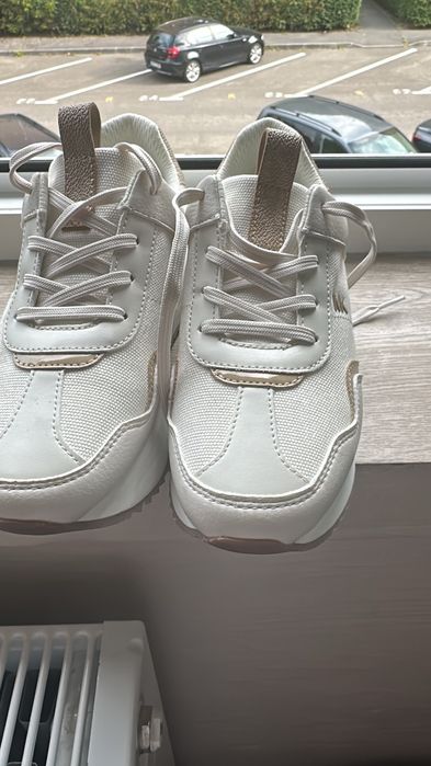 Adidasi