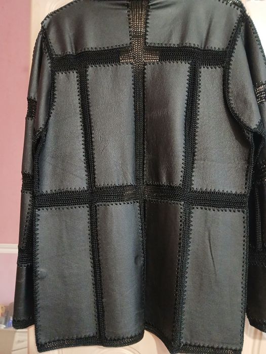 Haina din piele naturală  foarte frumoasă