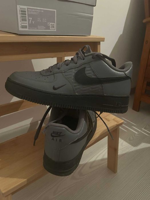 Nike Air Force 1 (GS) marimea 40 - gri antracit - originali - made in Indonesia
