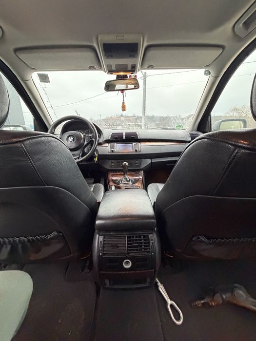 Dezmembrez bmw x5  e53