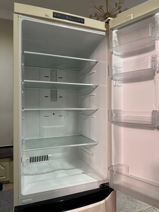 продается холодильник