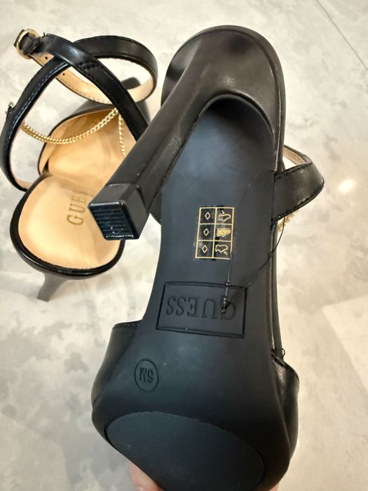 Оригинални обувки Guess, нови
