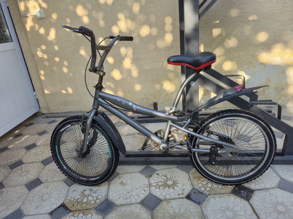 BMX sportivniy velosoped