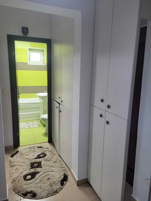 Închiriez apartament
