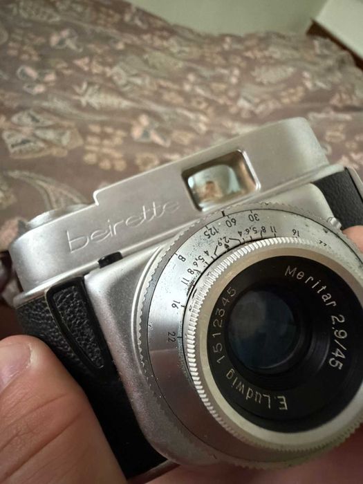 Ретро фотоапарат Beirette Modell 2 с обектив Meritar 2.9/45 и кожен калъф 35мм лента