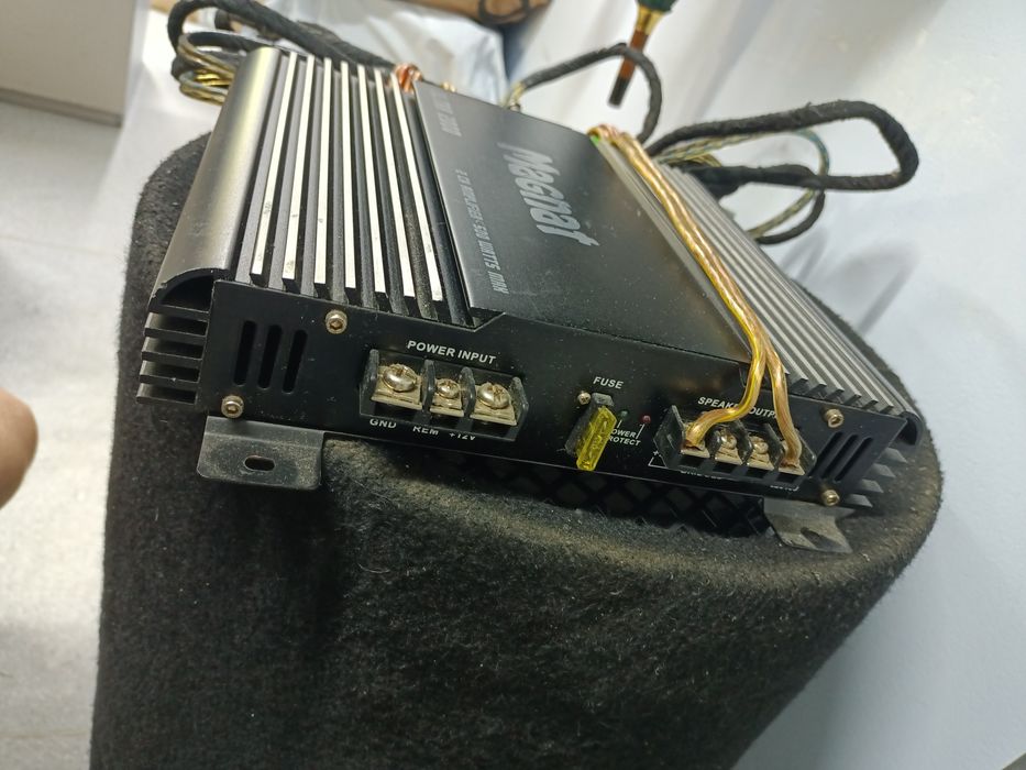 Amplificator si subwoofer MAGNAT