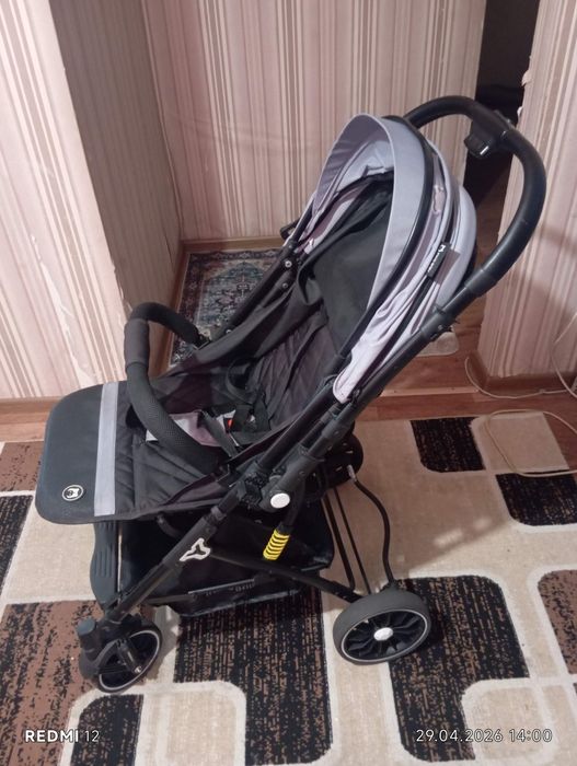 Коляска б/у в хорошем состоянии