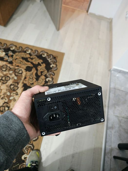 Vând sursa PC , Semi modulara