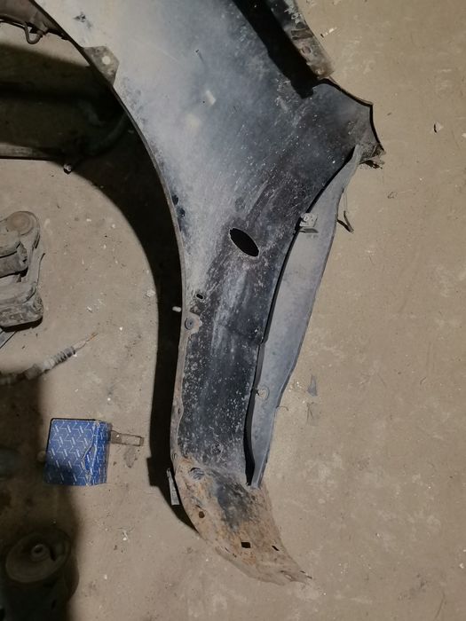 Мазда Кронос крыло правое