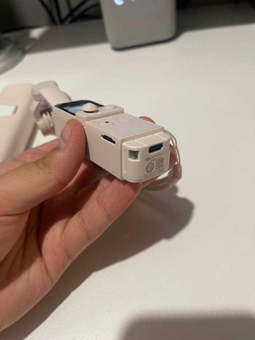 Продам белый DJI Pocket 2 Exclusive Combo (Sunset White)
