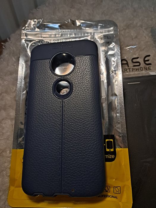 Huse Motorola G7 si Samsung A8