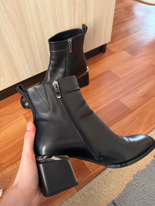 Продам сапожки весенние