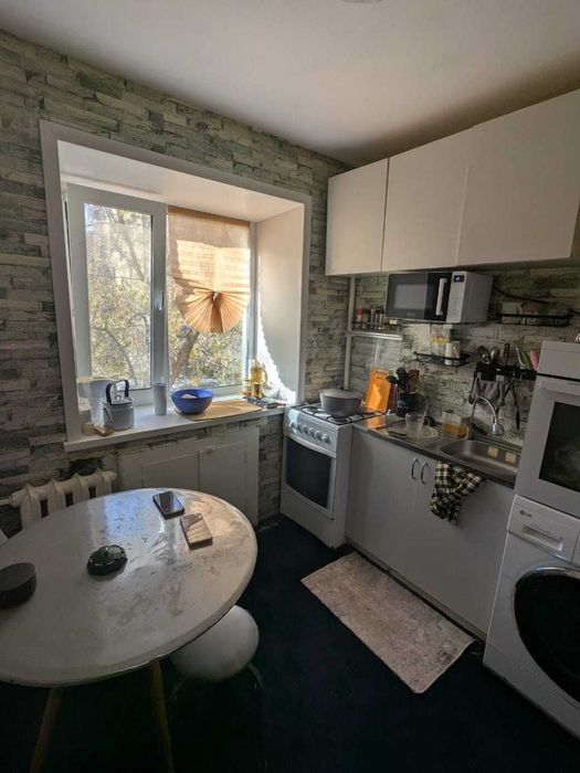 Продается 3-х комн. квартира в центре города по ул. Бухар Жырау.