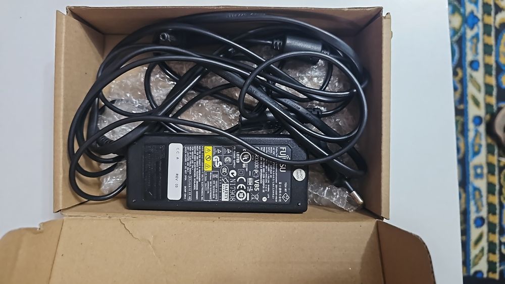 Продам адаптер для ноутбука Fujitsu
