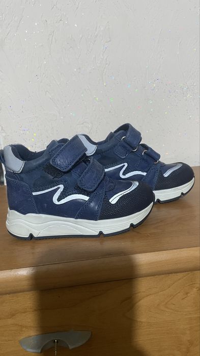 Продам ботинки осень весна