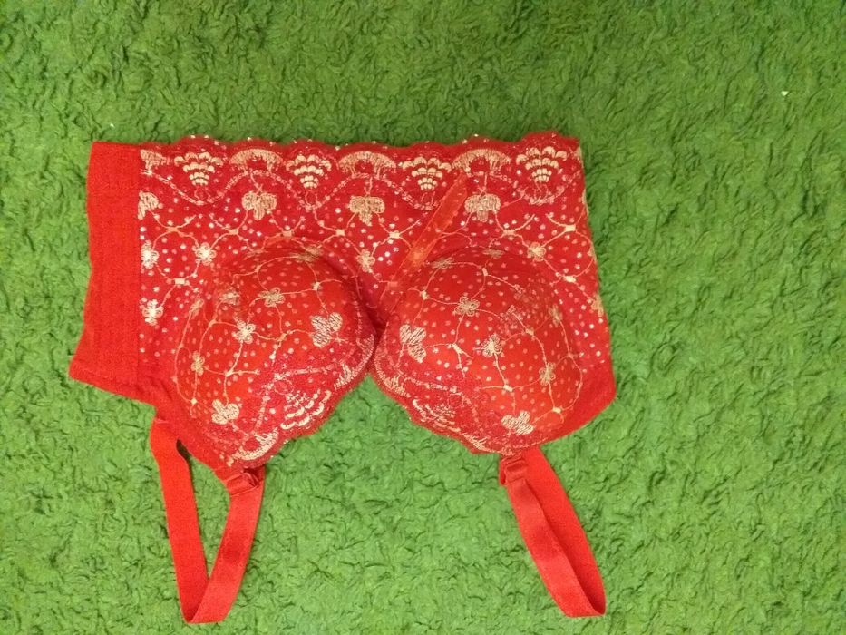 Продам красивый бюзгалтер