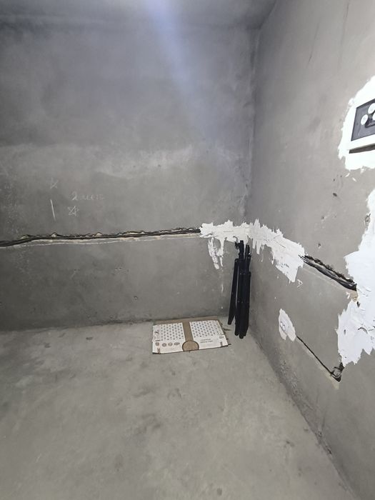 Помещение под офис магазин оптеку 34 м2. Кирпичный дом. Вдоль дороги