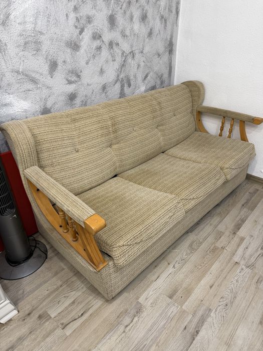 Диван- легло. бежев