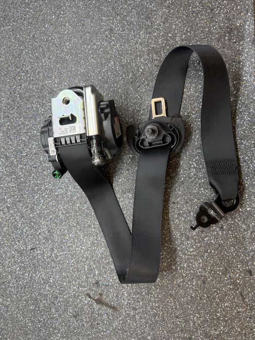 Bmw U10 U11 X1 X2 преден ляв колан колани