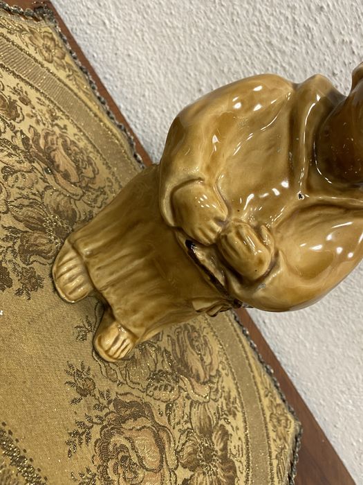 Испанска порцеланова фигура - бутилка свещенник