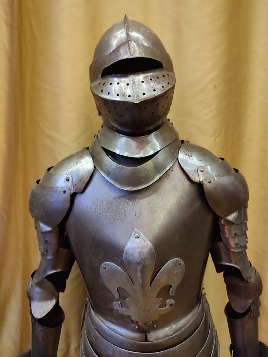 Armura cavaler medieval metalică tablă înălțime 95 cm