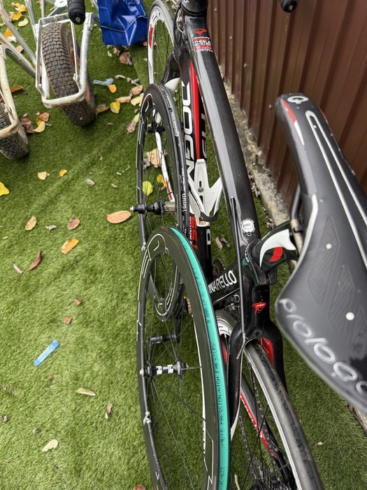 Vand bicicleta dogma pinarelo din carbon