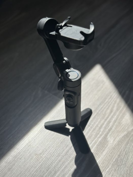 Aochuan SMART XE – Gimbal 3 axe pentru telefon