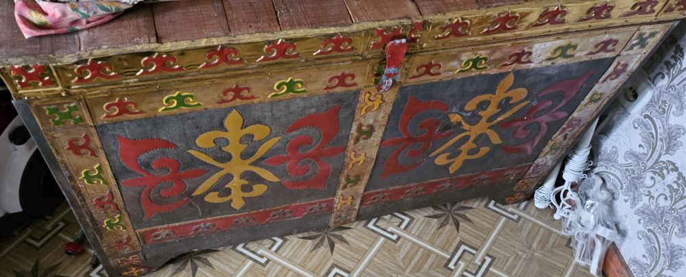 Сундук деревянный