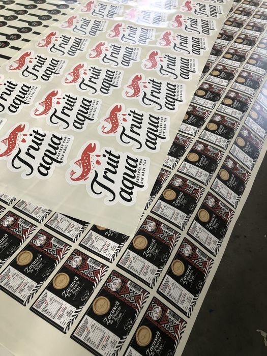 Stikere / Etichete autoadezive personalizate.